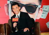 组图：《私人订制》首映 熟男葛优“花见花开”