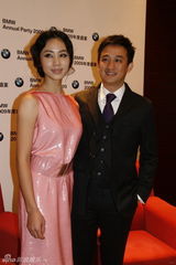 幻灯集：明星夫妇亮相活动　甄子丹：太太是贤内助