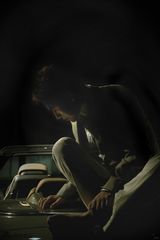 组图：吴秀波光影质感写真曝光 内敛显熟男气质