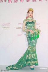 组图：林莉披翡翠装婚纱 直言不为试爱而拍拖