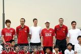 幻灯图集：Rain和曼联选手参加青少年慈善足球活动
