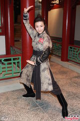 组图：马国明为宣传无惧绯闻 李诗韵秀一字马