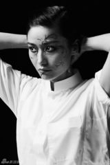 组图：田原杂志艺术大片 空灵性感充满能量