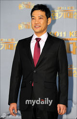 组图：SBS和KBS颁奖典礼 韩石奎申河均分获演技大奖