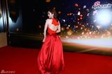 组图：微博之夜红毯 张萌红裙露背性感妩媚