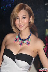 组图：钱国伟拍《夜蒲3》 陈静露半球饰人妻