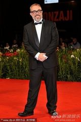 高清：《伤心小号曲》首映   女主角卡罗琳娜飘逸动人