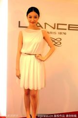 组图：倪妮白裙代言气质优雅宛若女神