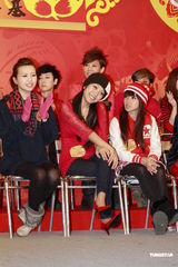 高清组图：众星出席《斗唱金曲迎新岁》活动