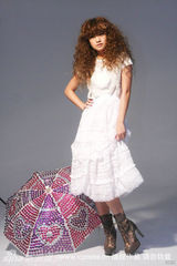 组图：杨丞琳新专辑写真曝光 扮洋娃娃惨变红贵宾