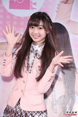 组图：SNH48台北办握手会 粉红制服可爱诱惑