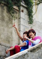 高清图：BOBO组合发布写真 阳光笑容尽显健康清新