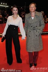 《我最好的敌人》首映 斯特劳斯玩黑白配展风情