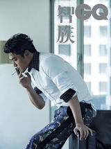 组图：黄维德最新居家写真 随性自然展熟男魅力