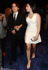 组图：普林斯携女友赴《杰克逊:独一无二》首演