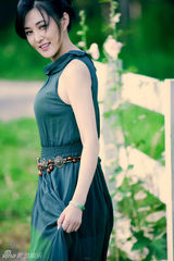 幻灯图：新灭绝王菁华田园写真 憧憬幸福的快乐女人