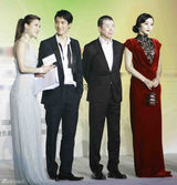 组图：悦悦主持北京国际电影节 专业表现获赞许