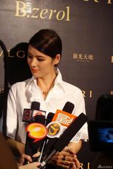 高清图：马艳丽飒爽亮相 展现高雅QUEEN气质