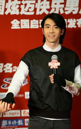 组图：快乐男声启动 谢霆锋当评委墨镜亮相