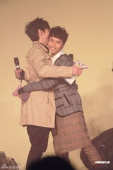 组图：中韩明星齐聚搜寻人气大奖颁奖礼  