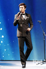 组图：韩星BADA裸色裙出席新音乐剧发布会