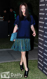 组图：Kara具荷拉与李多海李妍熙等俏美PK