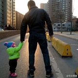 歌手含笑爱女首曝光 开心当奶爸(图)