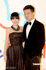 幻灯图集：王菲再现招牌烟熏妆 刘嘉玲黄色唐装雷人