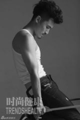 组图：耿乐健美写真秀肌肉含蓄圆润