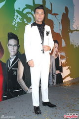 组图：梁汉文加盟大岳娱乐 苏永康牵线搭桥