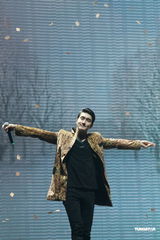 组图：Super Junior澳门开唱 空中大展高难度动作