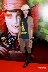 高清组图：众星观看《艾丽斯梦游仙境》首映 各展时尚风采