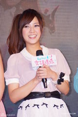 组图：ELLA出席新片首映会自曝拍动作戏崩溃痛哭