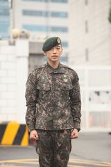 独家高清：Rain退伍行军礼哽咽 多国粉丝迎接