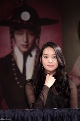 高清组图：李准基申敏儿出席《阿娘使道传》发布会