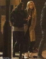 组图：《速激》女星伦敦夜生活 携女友似双性恋