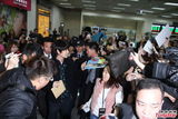 组图：日本花美男三浦春马抵台 粉丝扎堆围观