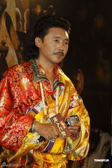 组图：容中尔甲暌违八年再发唱片 萨顶顶等助阵