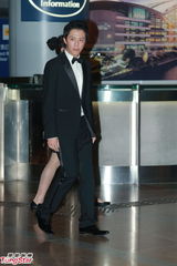 组图：晶刚香港大婚 李云迪到场摆胜利手势