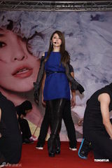 组图：萧亚轩获唱片公司送帅哥 否认与柯震东绯闻