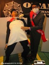 幻灯图：老板陈冠希为手下站台 农夫成配角似家丁