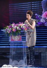 组图：海清潮装亮相盛典 获年度人物压轴大奖