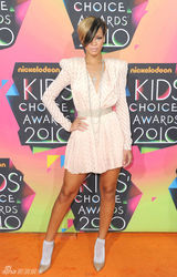 幻灯图：美国儿童选择奖群星闪耀 成龙展华人风采 