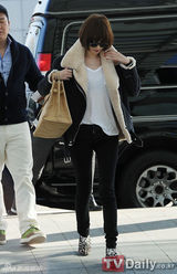 组图：韩星韩艺瑟丁一宇等为参加MAMA赴香港