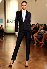 高清组图：辣妈超模米兰达-可儿现身悉尼走秀