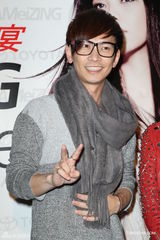 组图：吴青峰助阵张惠妹个唱 众明星现身捧场