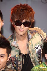 组图：东城卫入伍开暂别演唱会 汪东城担任嘉宾