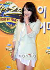 组图：金正恩李范秀任SBS台选秀节目评委出席宣传