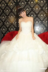 组图：郭书瑶征选MV男主角 白婚纱亮相纯洁美丽