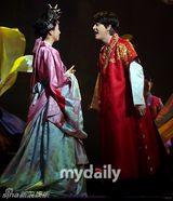 组图：SJ圭贤徐贤演绎《月亮怀抱太阳》帝妃恋